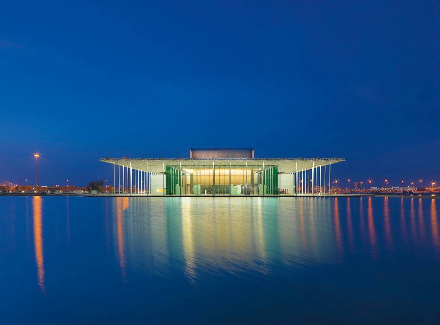 Le Théâtre national du Bahreïn à Manama abrite une salle de spectacle de mille et une places, comme il se doit.